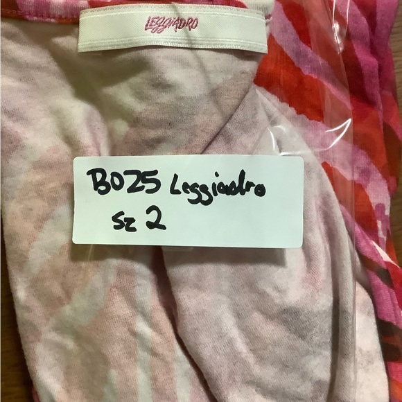 Leggiadro V-neck Shirt Sz 2 Pink Print - Picture 6 of 6